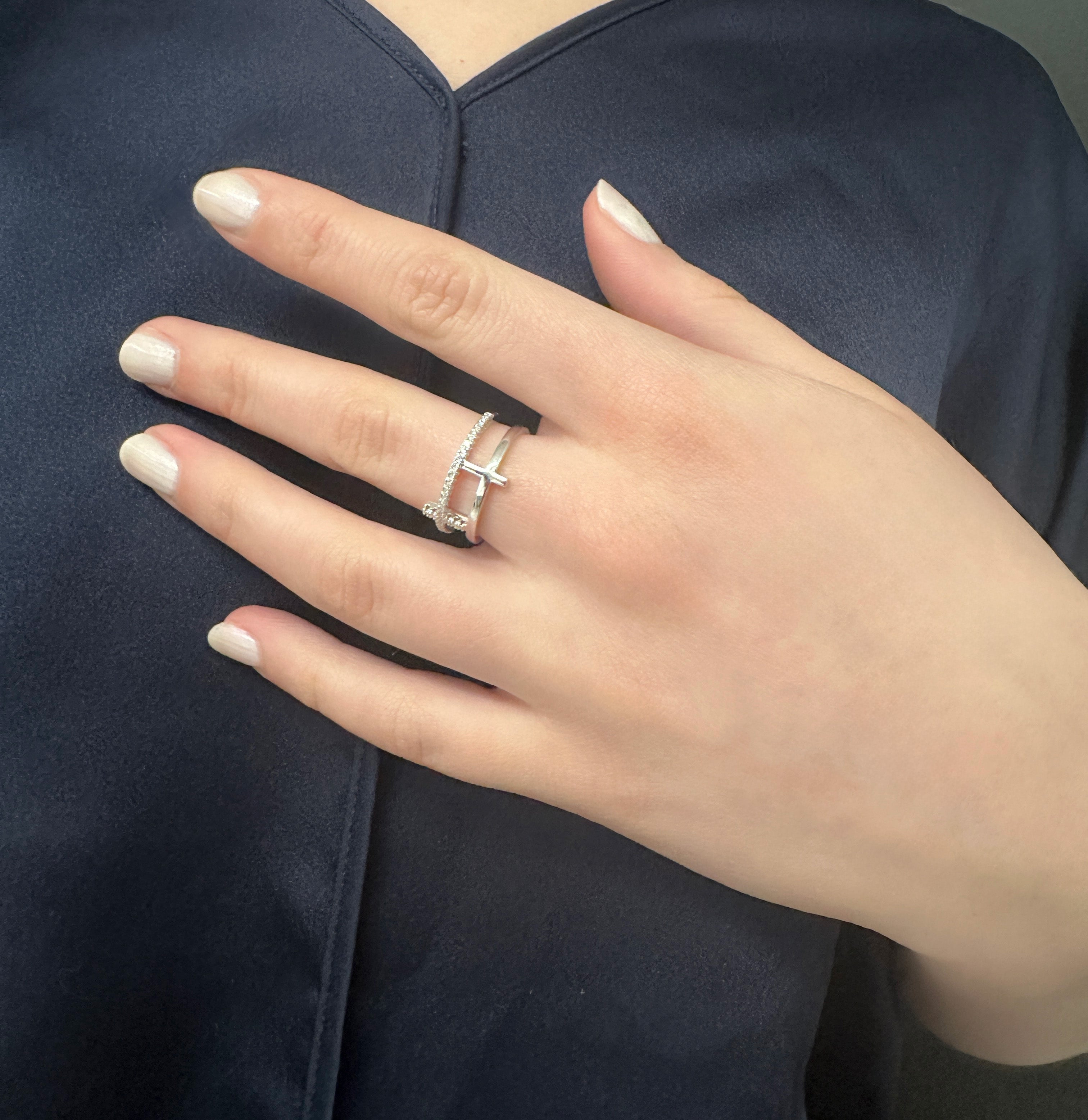 Ring mit Kreuzsymbolen