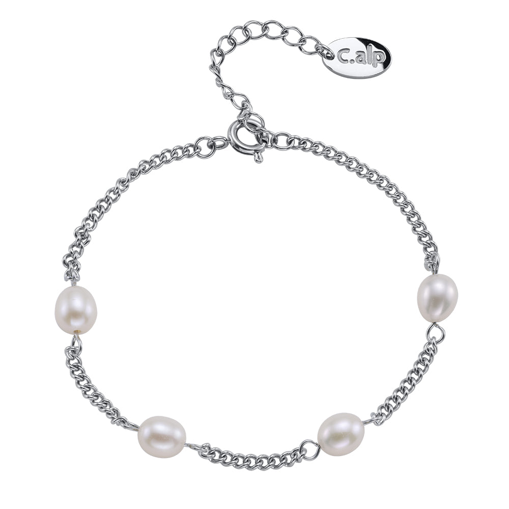 Silberfarbenes Armband mit weißen Perlen im zeitlosen Design – eleganter hochwertiger Modeschmuck von Crystalp