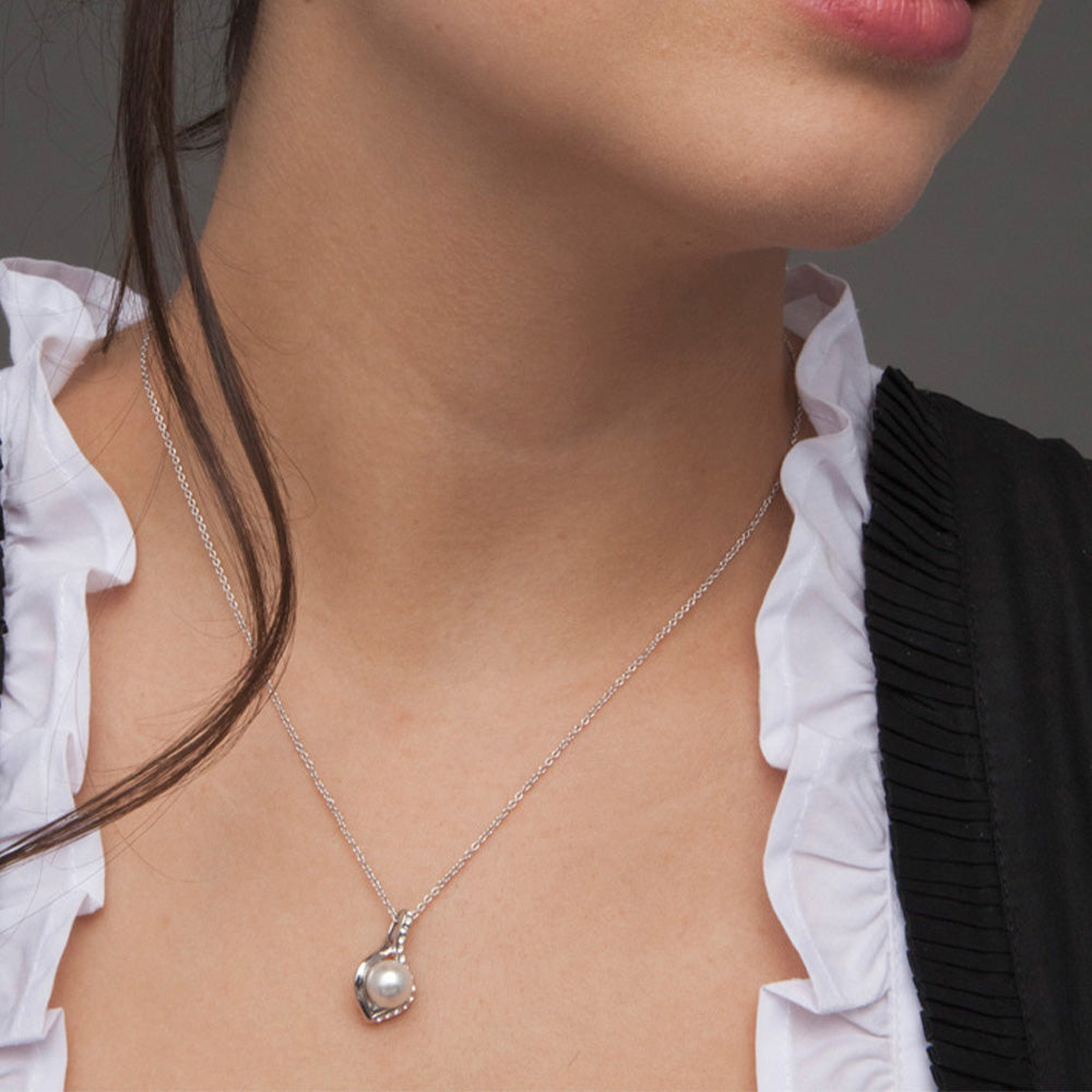 Dahlia pendant - getragen