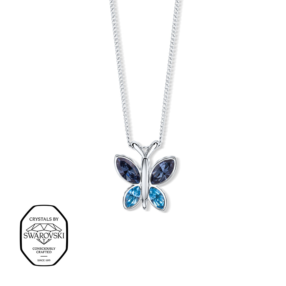 Silberne Halskette mit Schmetterlingsanhänger, besetzt mit Swarovski® Kristallen in Dunkelblau und Hellblau.