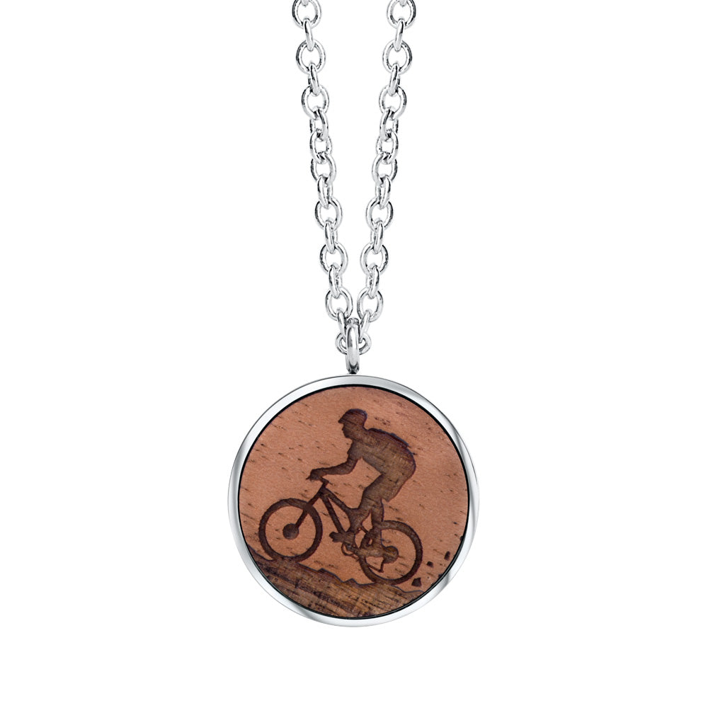 Silber Halskette mit rundem Holzanhänger und Mountainbike-Motiv von Crystalp
