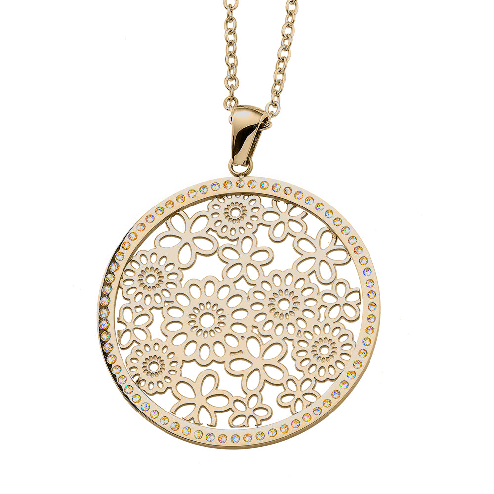 Vergoldete Halskette mit großem, runden Anhänger in filigranem Blumenmuster, verziert mit funkelnden Kristallen am Rand.