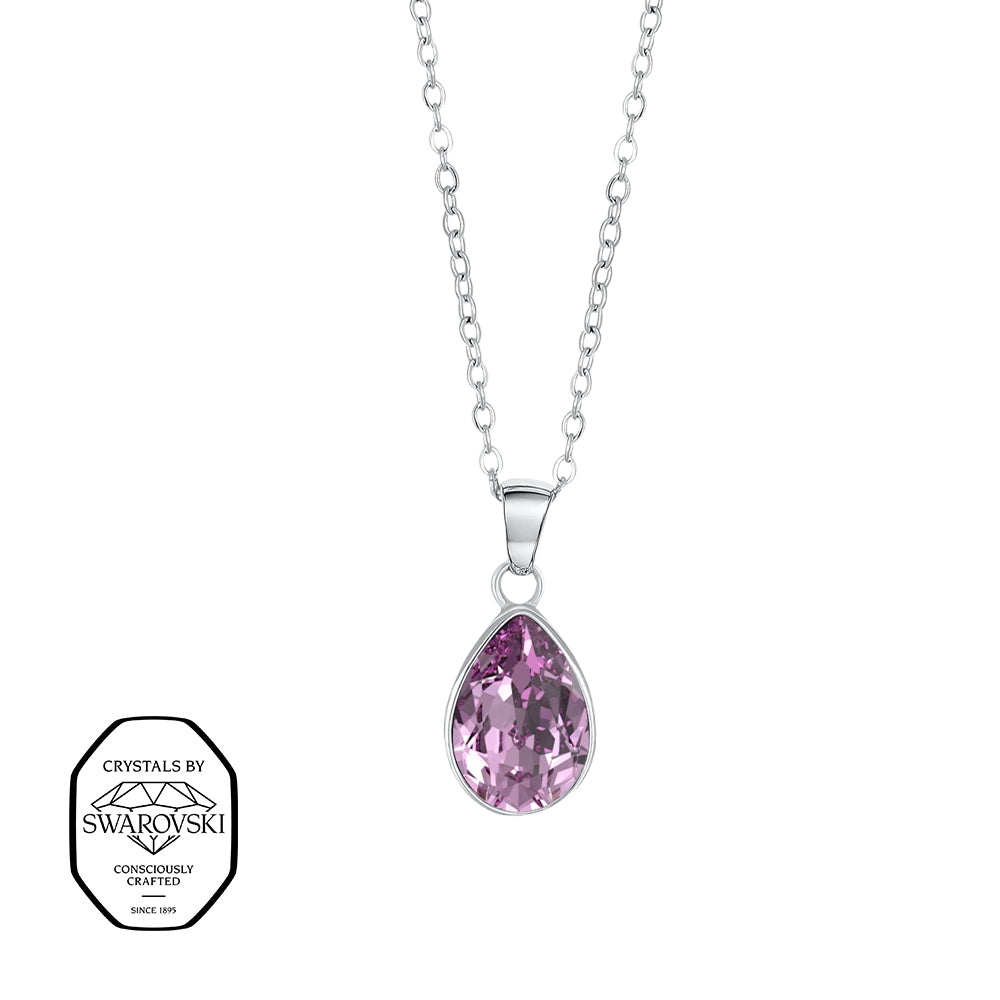 Crystalp Halskette mit silberfarbenem Anhänger, gefasst mit einem tropfenförmigen, irisierenden Swarovski® Kristall in zartem Violett.