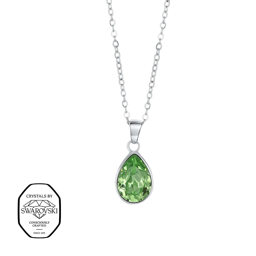 Crystalp Halskette mit silberfarbenem Anhänger, gefasst mit einem tropfenförmigen, grünen Swarovski® Kristall im Peridot-Ton.