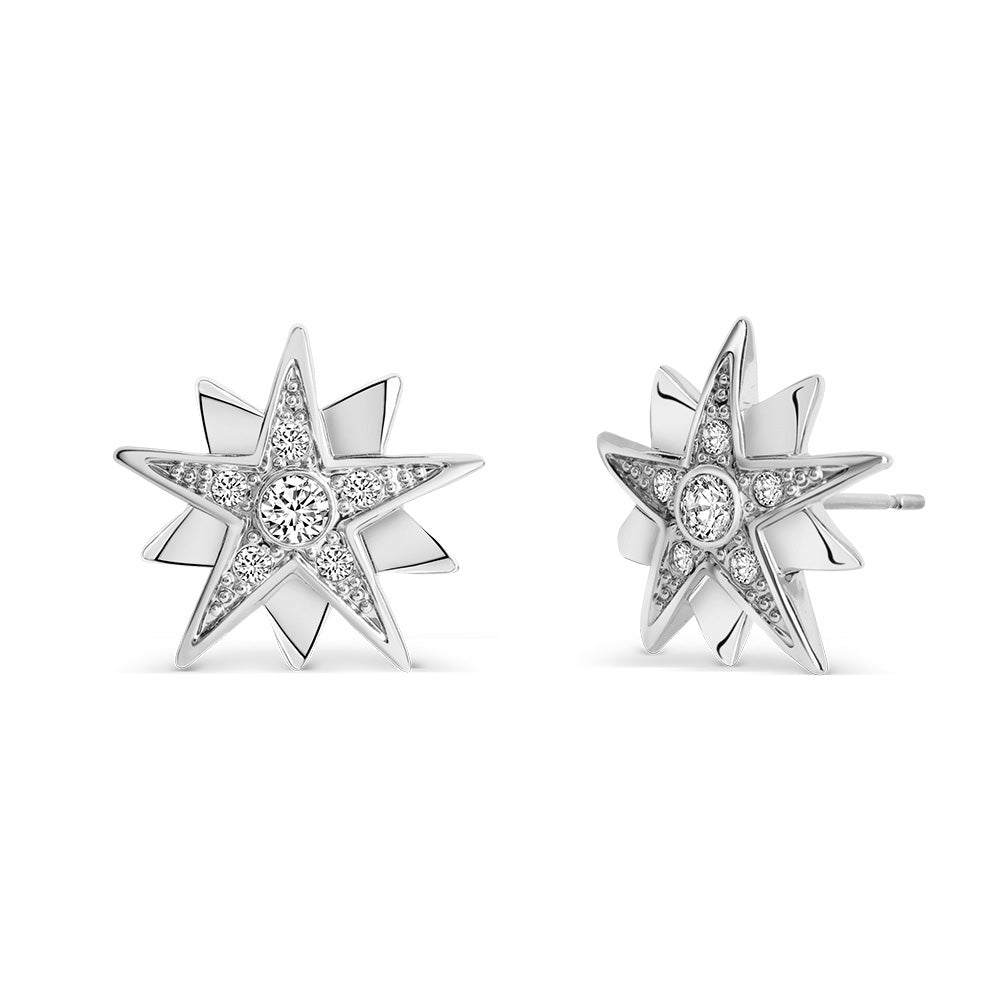 Silberne Stern-Ohrstecker mit Kristallen, funkelnder Stern-Design.