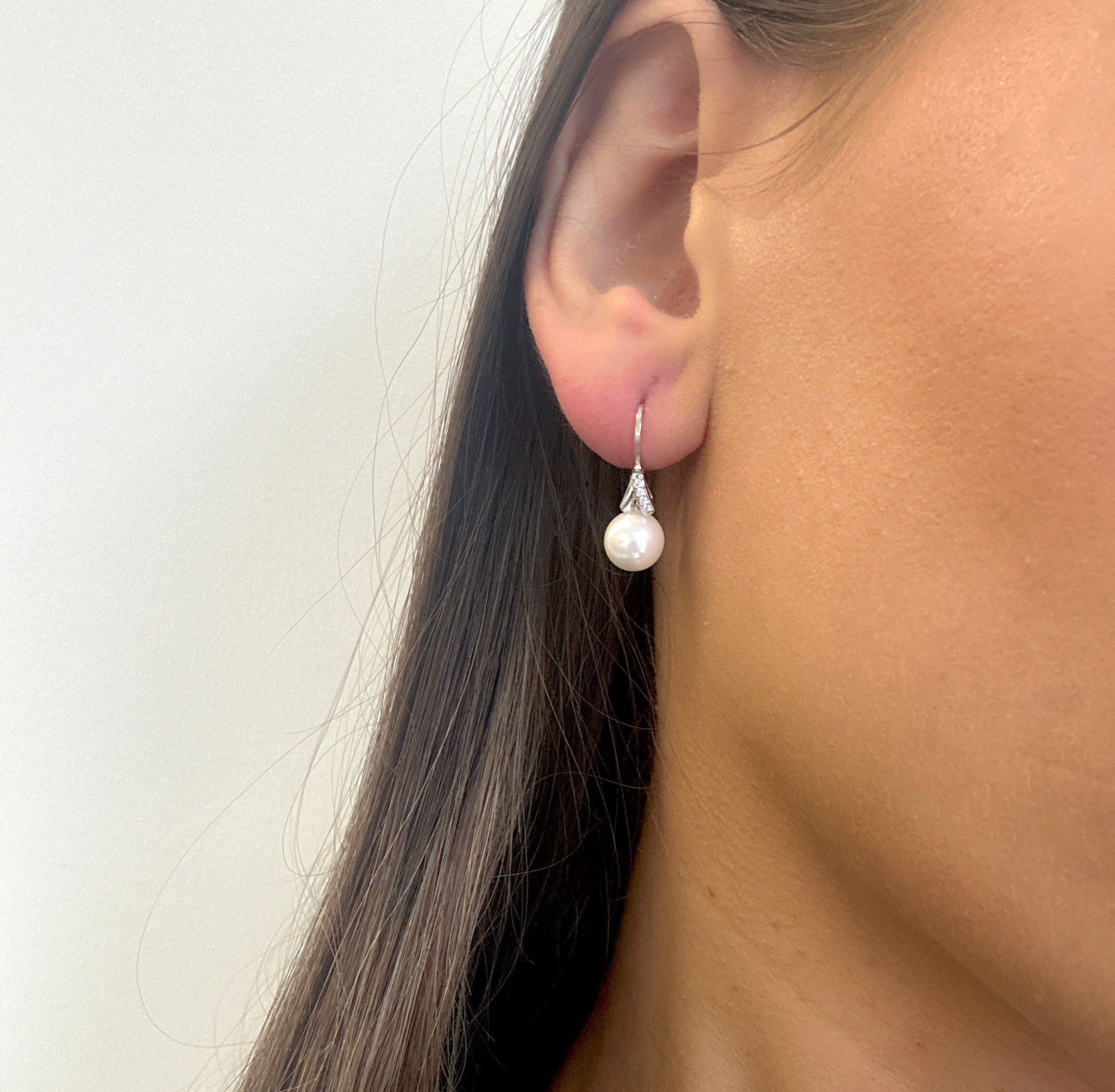 Fine pearl silver earrings