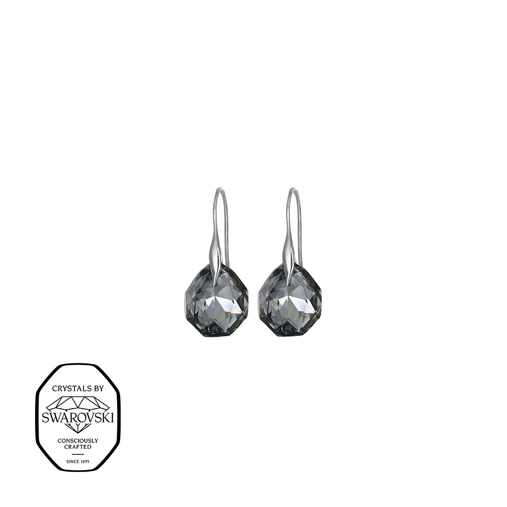 Silberfarbene Ohrringe mit grauen, facettierten Kristallen, mit Swarovski® Kristallen verziert.