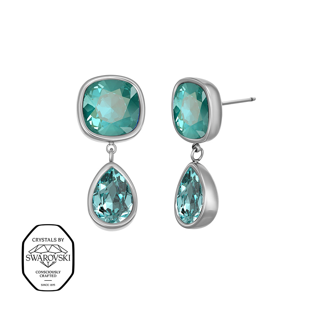 Silberne Ohrstecker mit quadratischem Kristall in kräftigem Türkis und darunter tropfenförmigem Kristall in schimmerndem Aquaton – elegantes Crystalp-Design