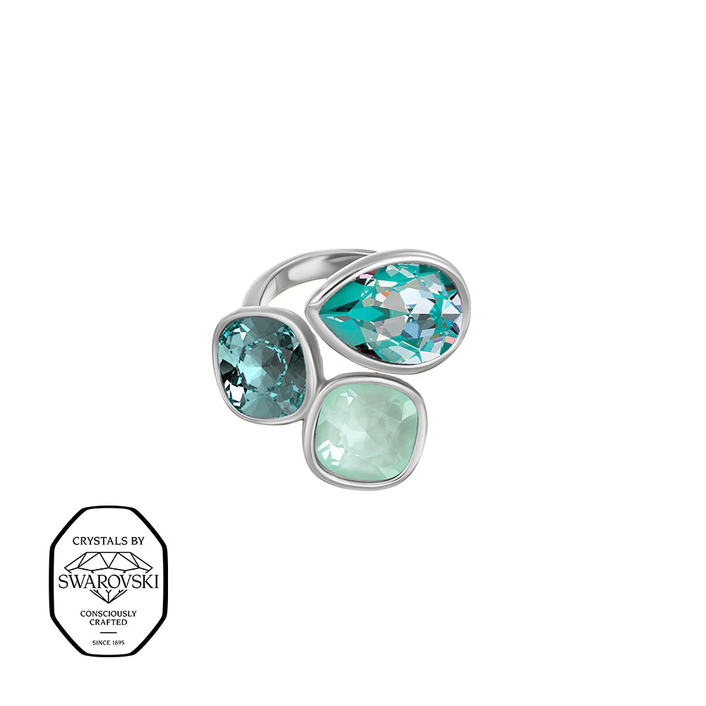 Silberner Ring mit drei unterschiedlich geformten Kristallen in verschiedenen Grüntönen – moderner, eleganter Designschmuck von Crystalp