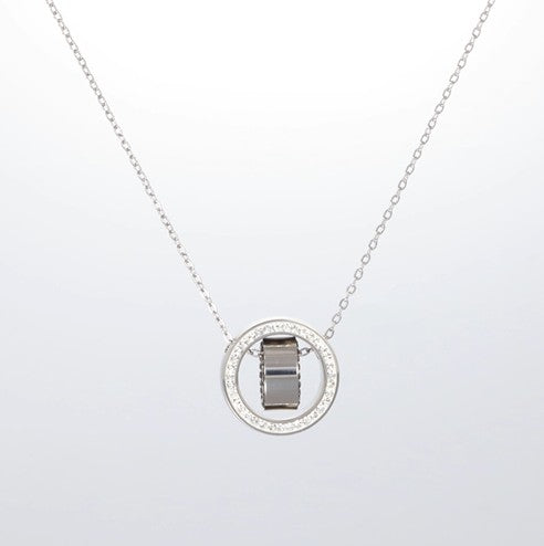 Crystalp Amaze Pendant aus Edelstahl in Silber mit modernem Kreis-Design und doppelter Ringstruktur
