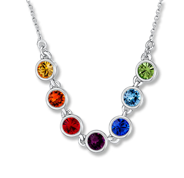 Silberne Halskette mit sieben runden Kristallsteinen in Regenbogenfarben von Crystalp