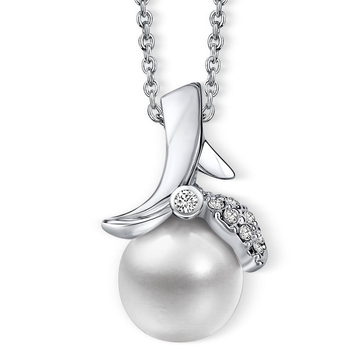 Silber Halskette mit Perlenanhänger und funkelnden Kristallen von Crystalp