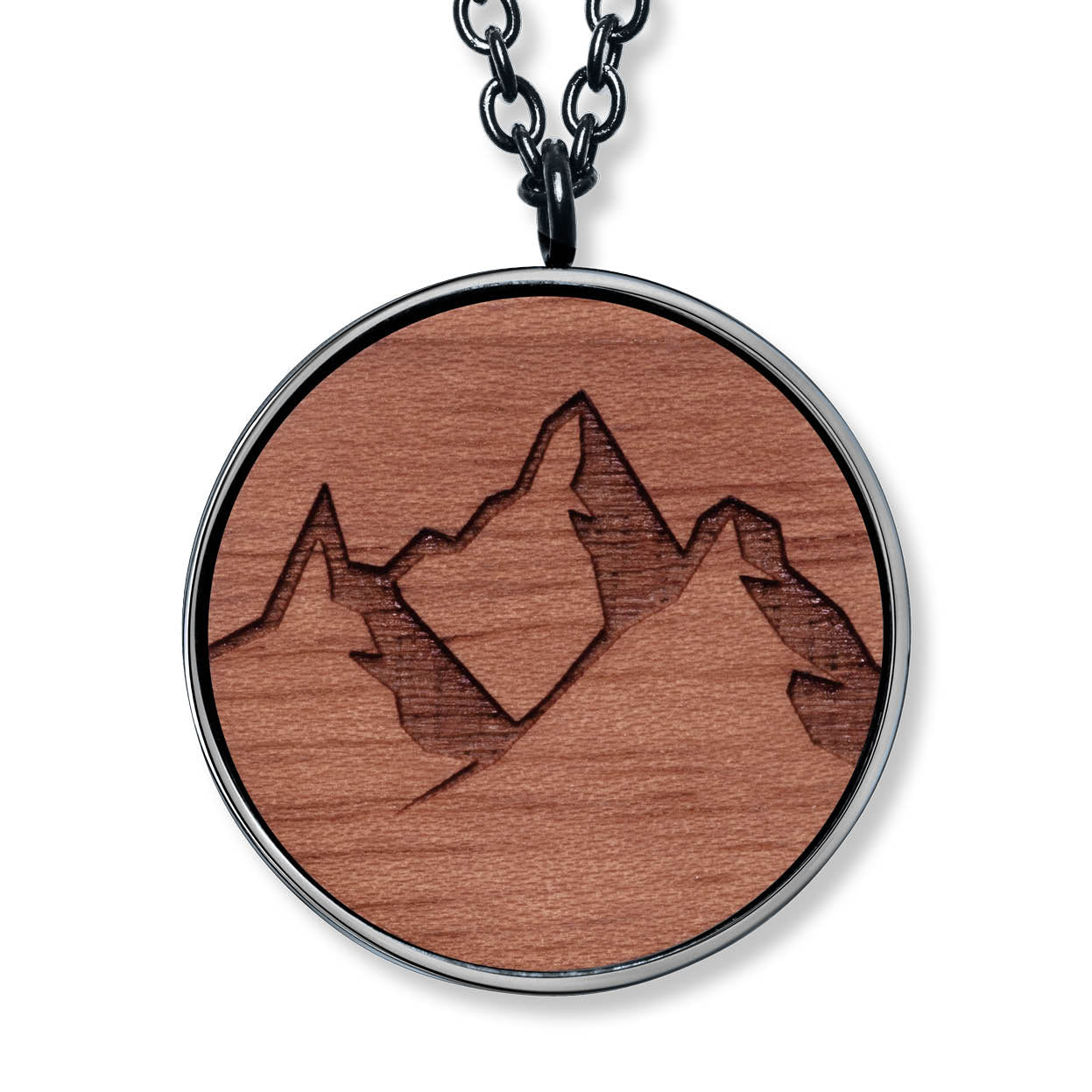 Schwarze Halskette mit rundem Holzanhänger und Bergmotiv von Crystalp