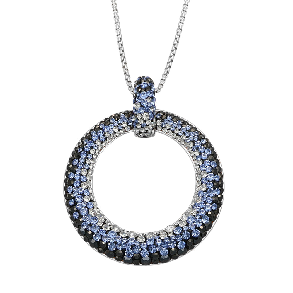 Crystalp Halskette mit rundem Anhänger in Silber, besetzt mit funkelnden Kristallen in Blau-, Schwarz- und Silbertönen.