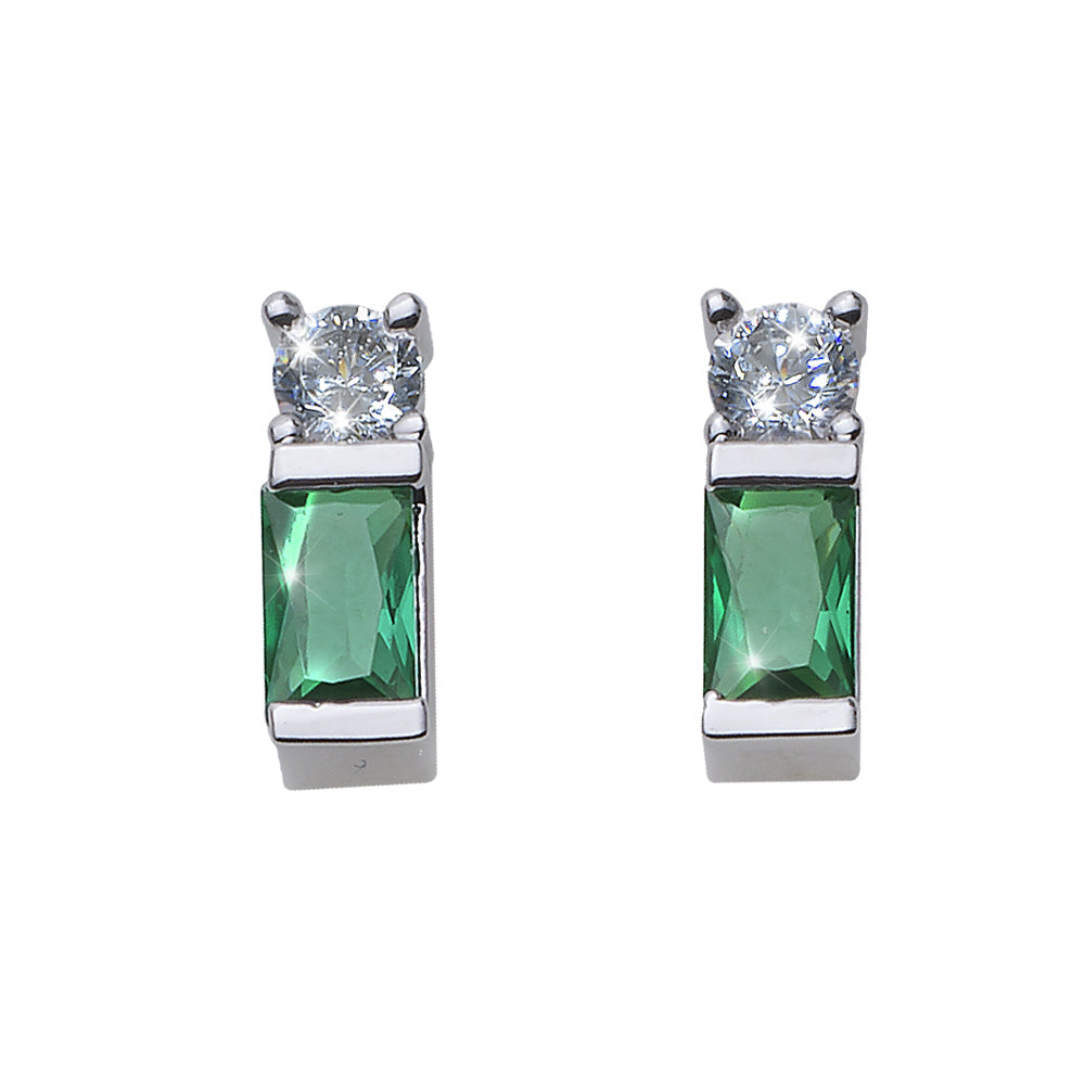 Elegante Ohrstecker in Silberoptik mit funkelndem rundem Kristall und rechteckigem grünem Stein, moderner und zeitloser Ohrschmuck für Damen.