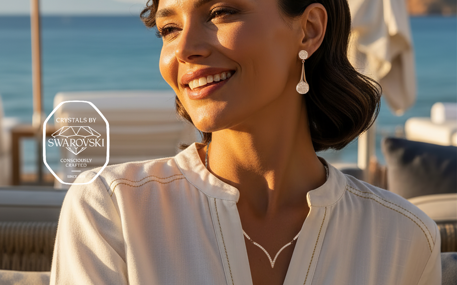 Funkelnde Colliers und Ohrringe