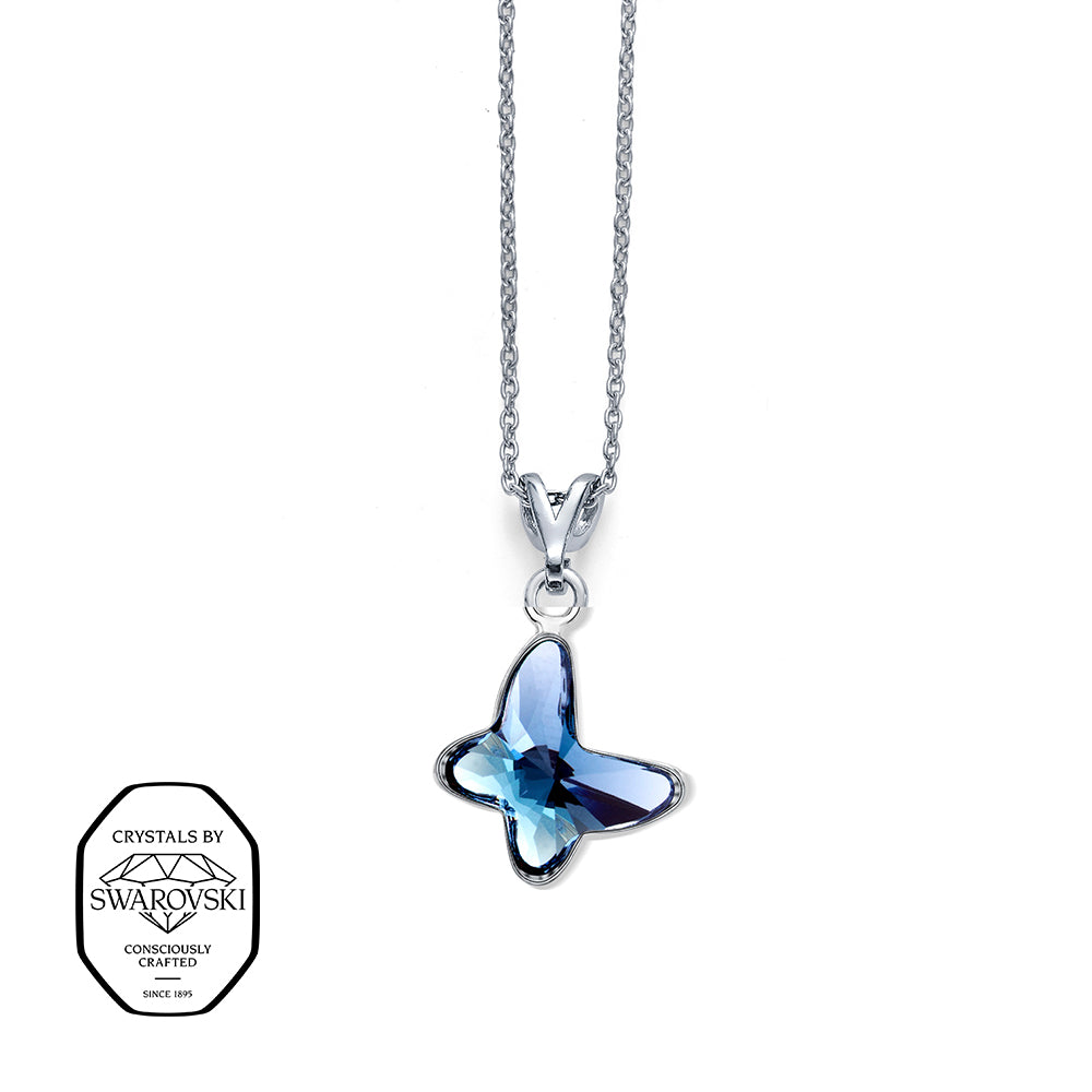 Silberne Halskette mit Schmetterlingsanhänger aus blauem Swarovski® Kristall.