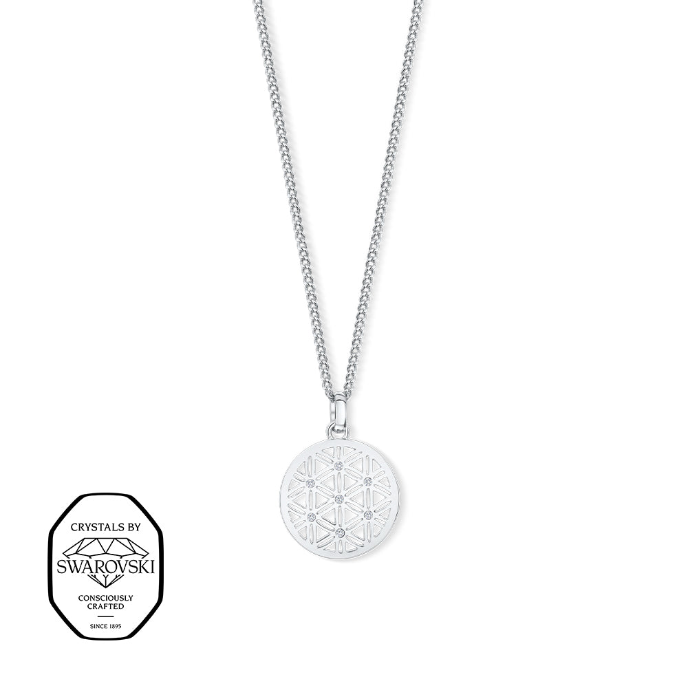 Silberfarbene Halskette mit rundem Medaillonanhänger, verziert mit geometrischem Muster und klaren Swarovski® Kristallen.