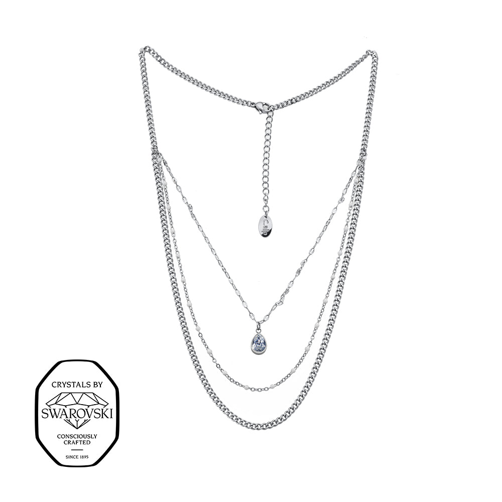 Silberne Layer-Halskette mit drei Kettenreihen und tropfenförmigem Swarovski® Kristall-Anhänger.