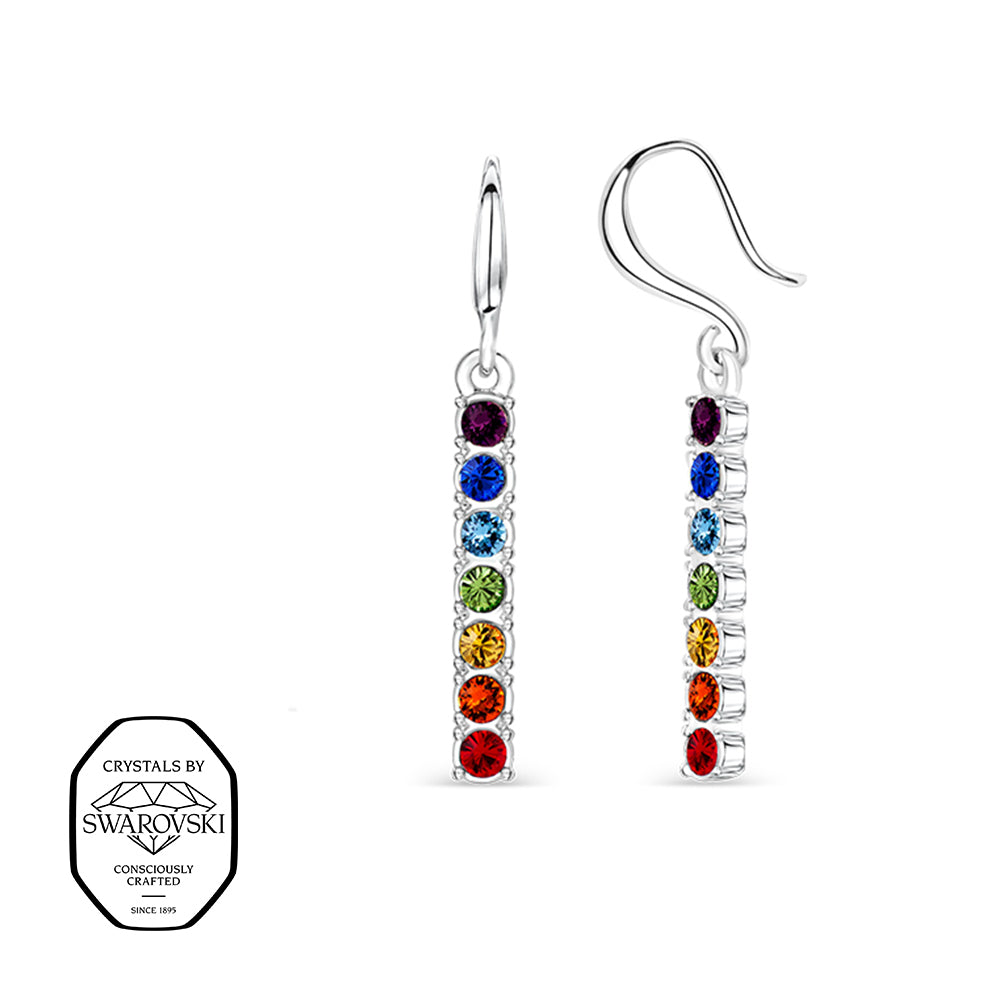 Silberne Ohrhänger mit Swarovski® Kristallen im Regenbogen-Design, farbenfrohe Ohrringe mit funkelndem Glanz.