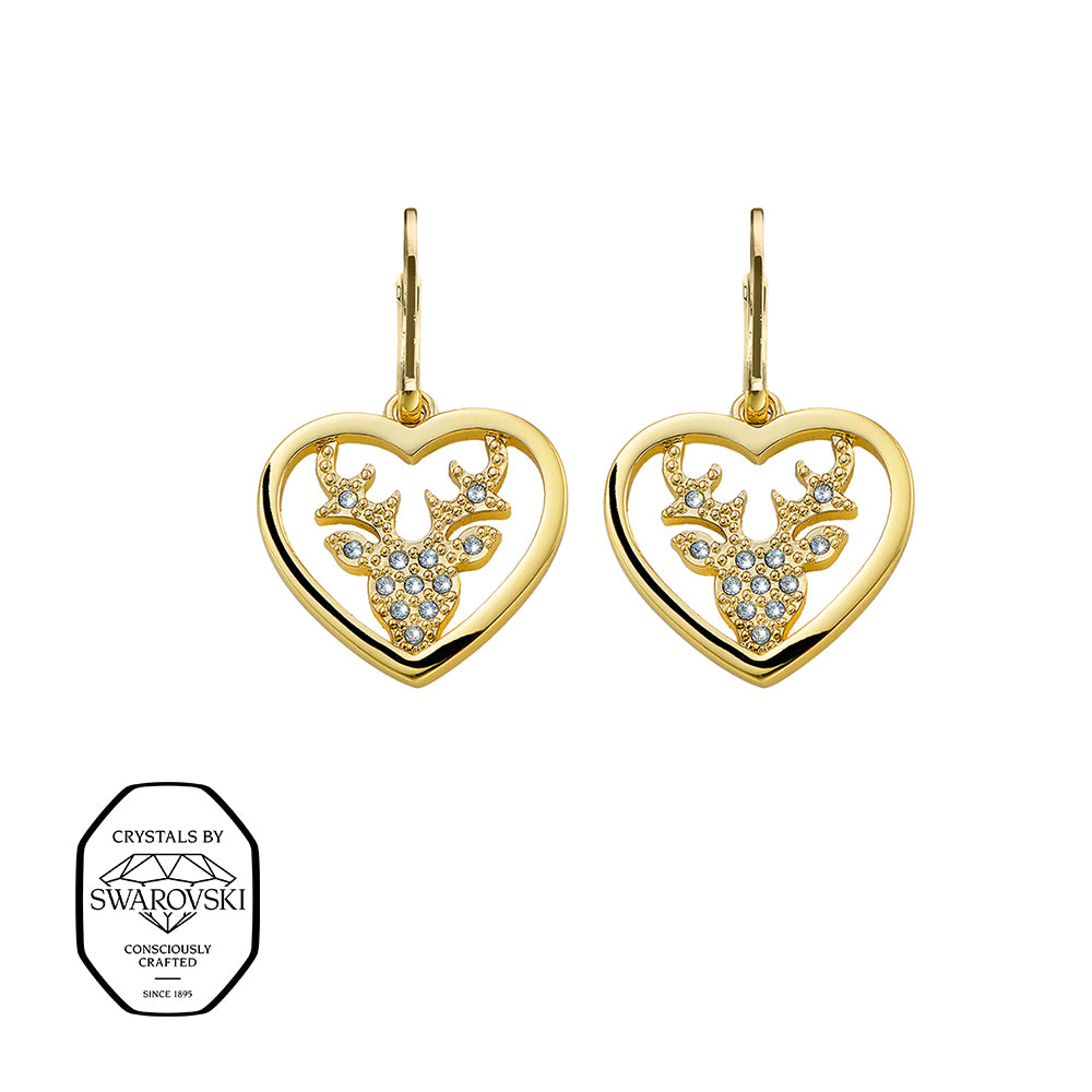 Goldfarbene Herz-Ohrringe mit Swarovski® Kristallen, verziert mit einem filigranen Hirschkopf-Motiv im Inneren.