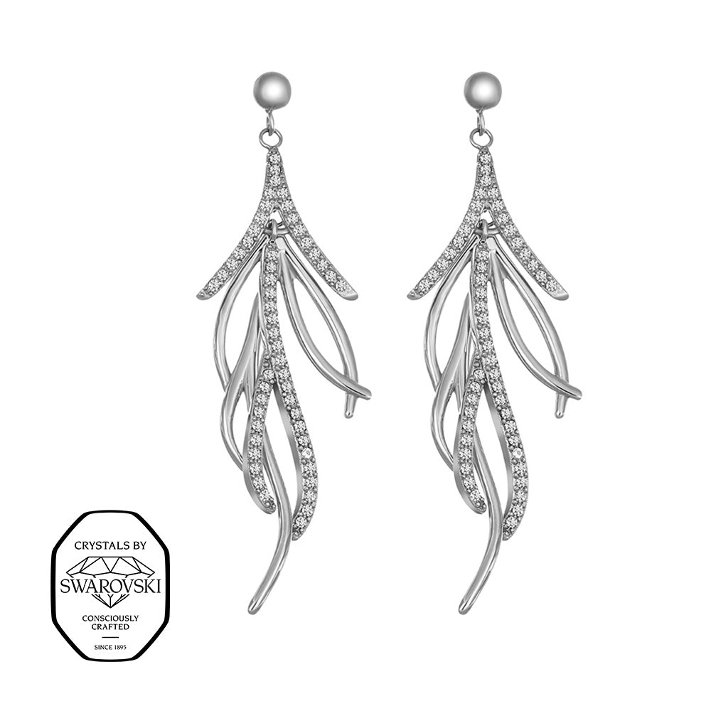 Silberne Ohrringe in Zweigform mit Swarovski® Kristallen verziert.