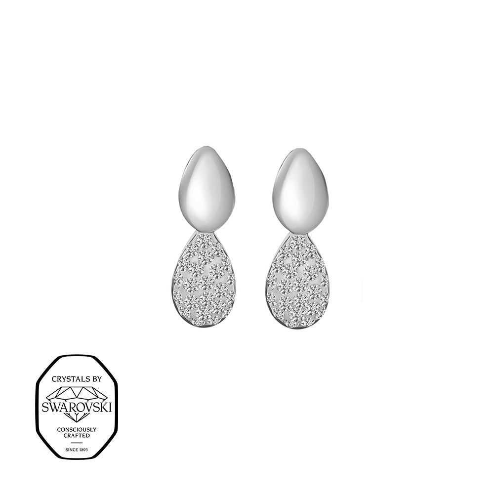 Silberne Tropfenohrringe mit Swarovski® Kristallen verziert.