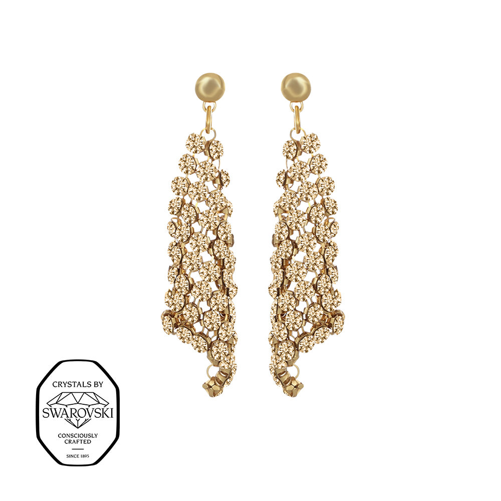 Goldene, filigrane Hängeohrringe mit Swarovski® Kristallen verziert.