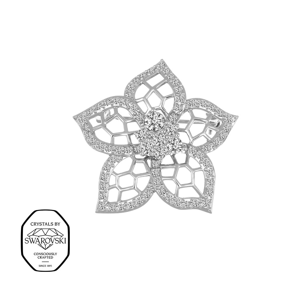 Silberne Blütenbrosche mit feinem Muster, mit Swarovski® Kristallen verziert.