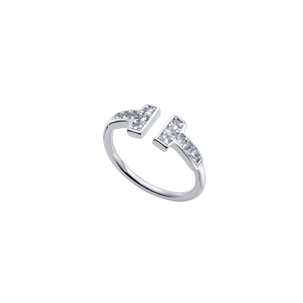 Eleganter Silberring offen mit funkelnden Kristallen im modernen T-Design von Crystalp