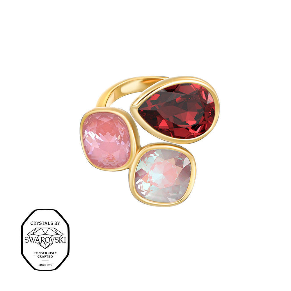 Goldener Ring mit roten, rosa und hellrosafarbenen Steinen in verschiedenen Formen, mit Swarovski® Kristallen verziert.