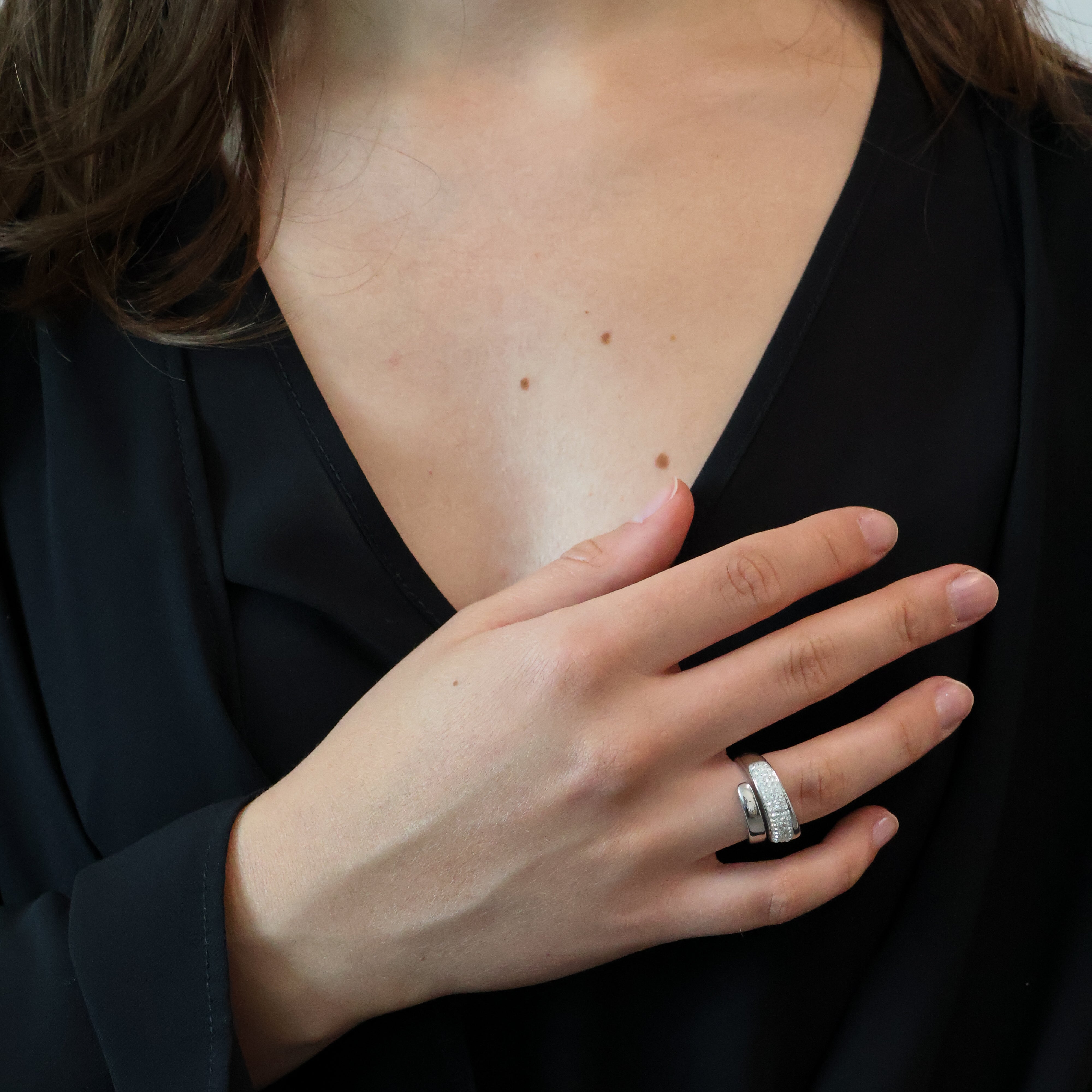 secret ring wird getragen