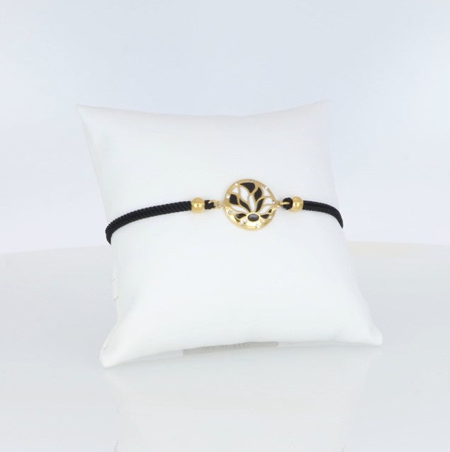 Schwarzes Armband mit goldfarbenem Lotus-Medaillon und Kristallakzenten – hochwertiger Modeschmuck von Crystalp