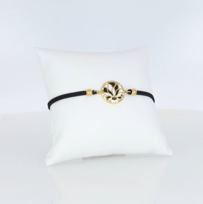 Schwarzes Armband mit goldfarbenem Lotus-Medaillon und Kristallakzenten – hochwertiger Modeschmuck von Crystalp