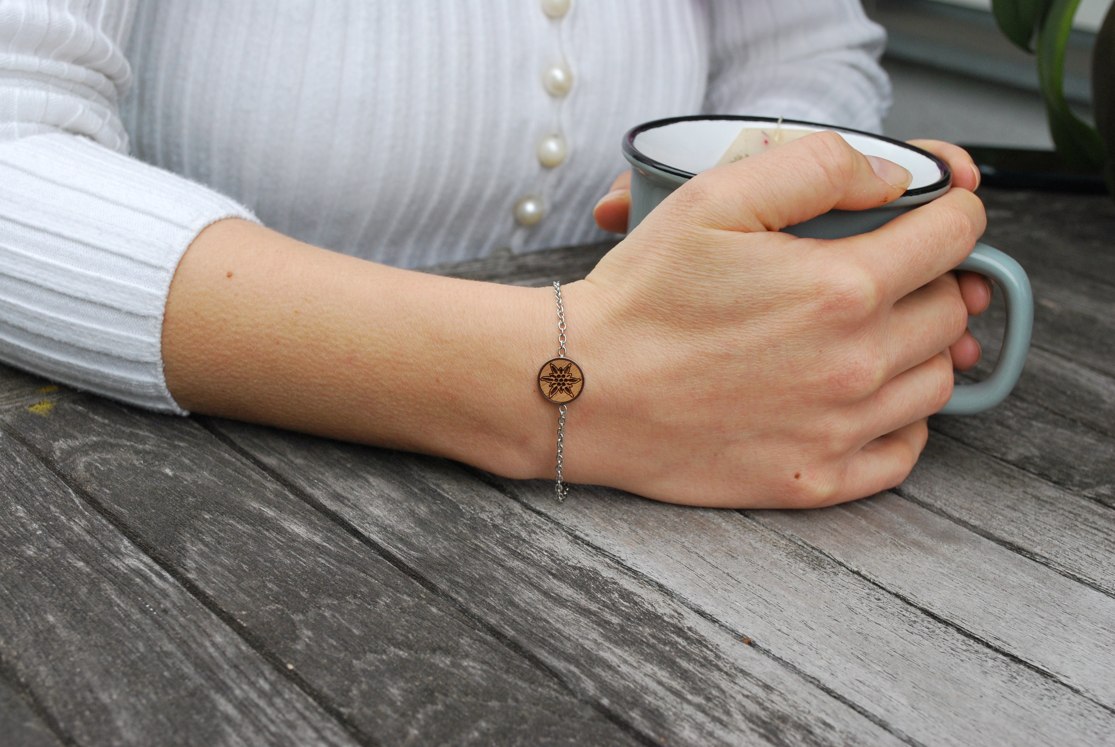 Simone wood edelweiss bracelet - crystalpjewelry